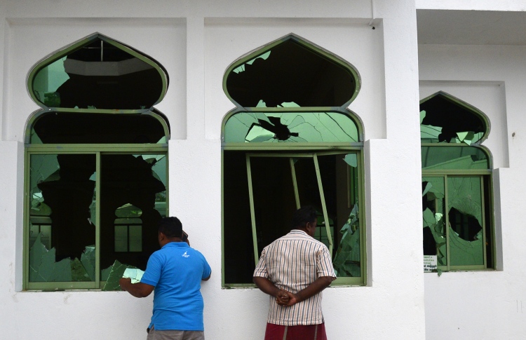 ލަންކާގެ މިސްކިތްތަކަށް ހަމަލާދޭތީ ކާފިއު ހިންގައިފި