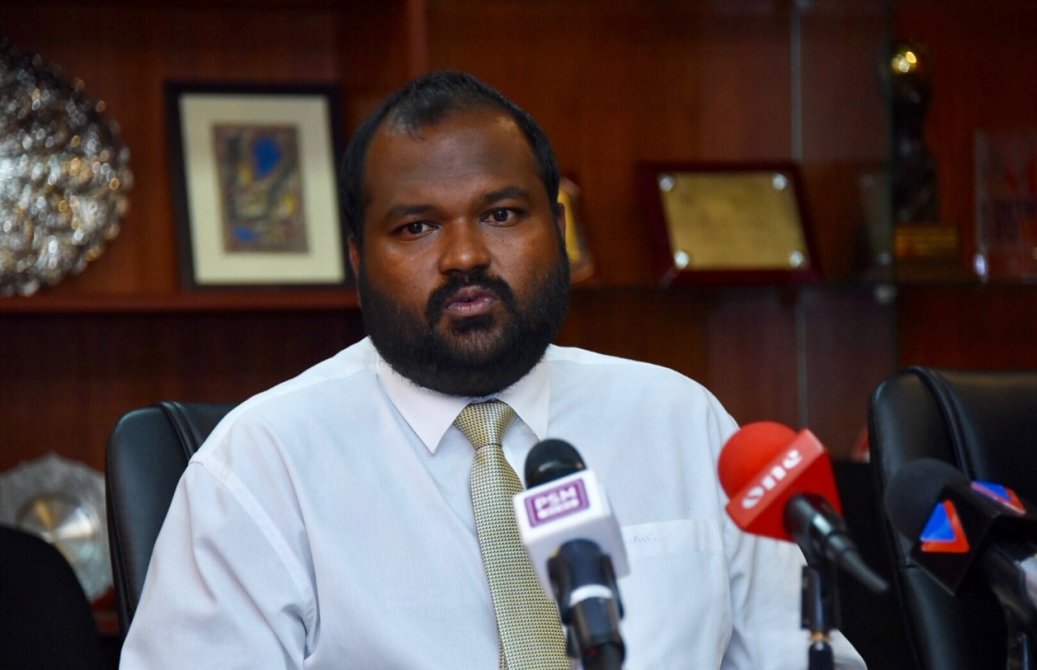 ޓޫރިޒަމް މިނިސްޓްރީން އިއްޔެ ބޭއްވި ނޫސްވެރިންގެ ބައްދަލުވުމުގައި މިނިސްޓަރު އަލީ ވަހީދު ވާހަކަ ދައްކަވަނީ