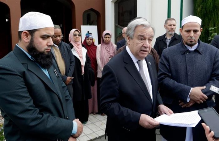 ހަމަލާ ދިން މިސްކިތަށް ގުޓަރޭޒް ޒިޔާރަތް ކުރައްވައިފި