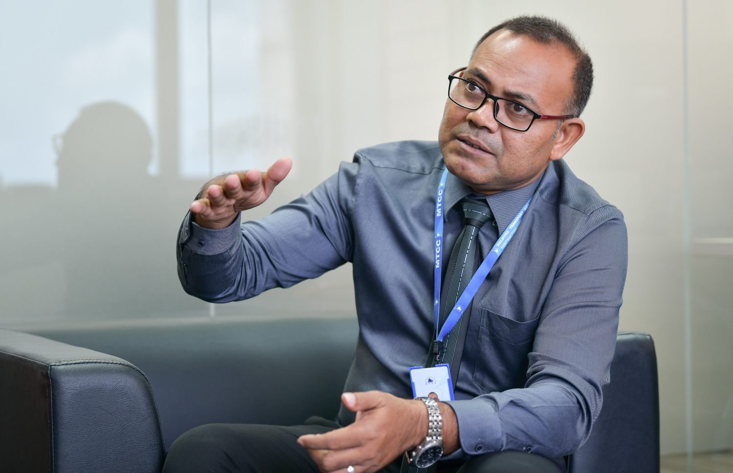 އެމްޓީސީސީގެ ސީއީއޯ ޝާހު މިދިޔަ އަންގާރަ ދުވަހު "މިހާރު" އާ ވާހަކަ ދައްކަވަނީ---ފޮޓޯ: ނިޝާން އަލީ/މިހާރު