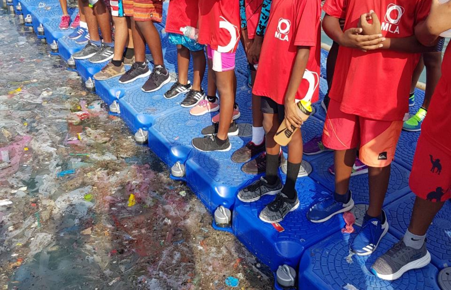 މިދިޔަ އަހަރު ނަގާފައިވާ ފޮޓޯގައި އެ ފެންނަނީ ކުޑަކުދިންތަކެއް ފަތަން ދިޔައިރު ކުނިބުނިން މޫދު ތަޣައްޔަރުވެފައި ވަނިކޮށް. މިހާރު ވެސް ކުންޏާއި ނަޖިހުގެ މައްސަލަ ބޮޑު