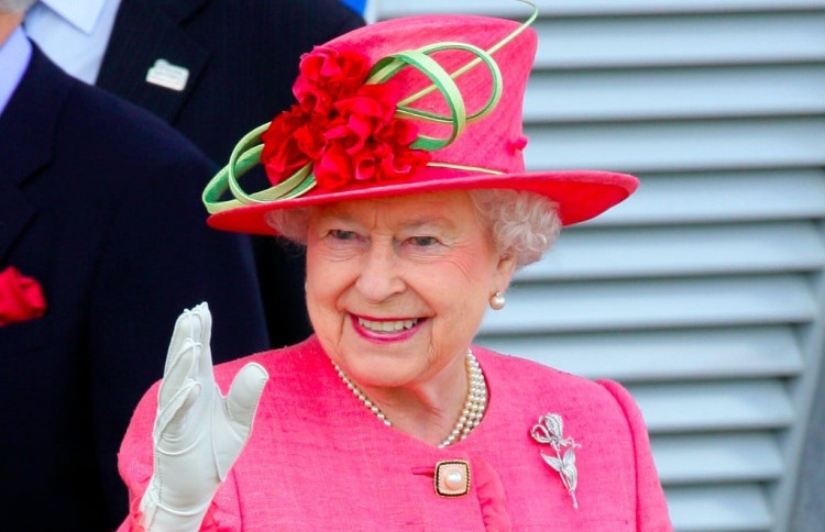 ރާނީ އަށް ސޯޝަލް މީޑިއާ މެނޭޖަރަކު ހޯދަނީ