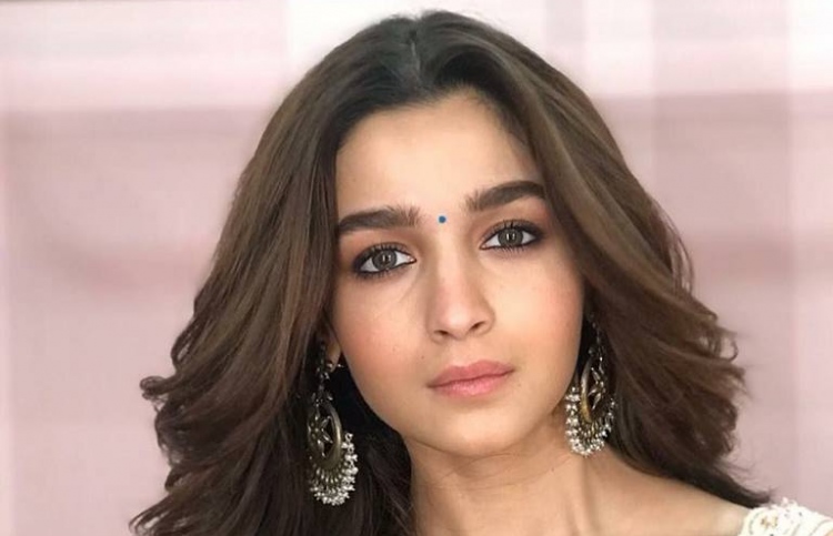 ބޮލީވުޑްގެ ޚަބަރުތައް ކުރުކޮށް