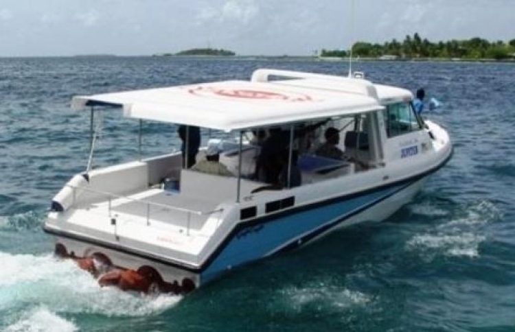 ލޯންޗެއްގެ ބެޓެރީ ގޮވައި، ތިން މީހަކު ޒަހަމްވެއްޖެ