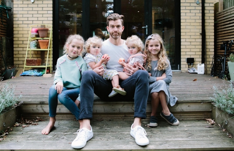 ބައްޕައަކާއި ދަރިންގެ ވާހަކަ އިންސްޓަގްރާމުން