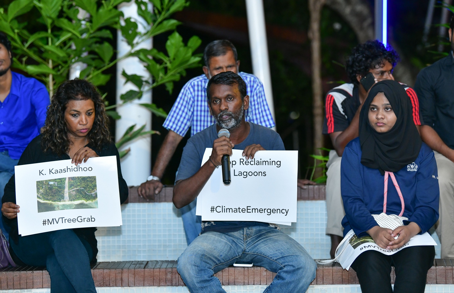 ރުއް ގަސް ނެގުމާ ބެހޭ ގަވައިދަށް އާއްމުން ހިޔާލު ހުށަހަޅަނީ: ގިނަ ބަޔަކު ހިޔާލު ހުށަހެޅީ ގަވައިދު ހަރުކަށި ކުރުމަށް-- ފޮޓޯ: ނިޝާން އަލީ/ މިހާރު