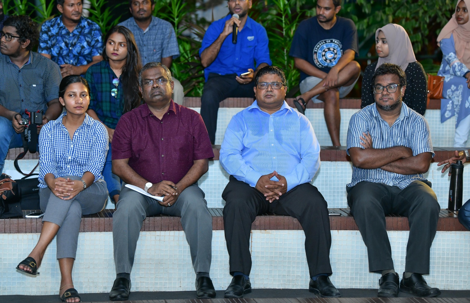 ރުއް ގަސް ނެގުމާ ބެހޭ ގަވައިދަށް އާއްމުންގެ ހިޔާލު ހޯދުމުގެ ފޯރަމްގައި އެންވަރަމަންޓް މިނިސްޓަރާއި އެ މިނިސްޓްރީގެ އިސް ބޭފުޅުން: ގިނަ ބަޔަކު ހިޔާލު ހުށަހެޅީ ގަވައިދު ހަރުކަށި ކުރުމަށް-- ފޮޓޯ: ނިޝާން އަލީ/މިހާރު