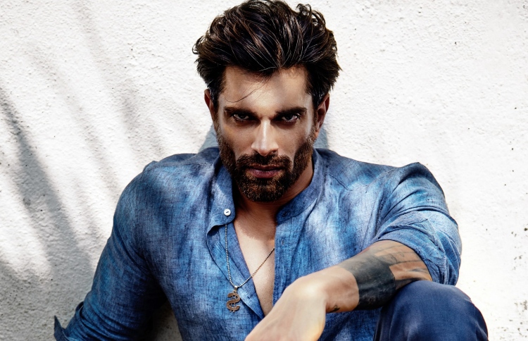 "ކަސޯޓީ"ގެ ބަޖާޖްގެ ރޯލް ބިޕާޝާގެ ފިރިމީހާ އަށް