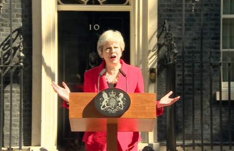 އިނގިރޭސި ވިލާތުގެ ބޮޑުވަޒީރު އިސްތިއުފާ ދެއްވަނީ