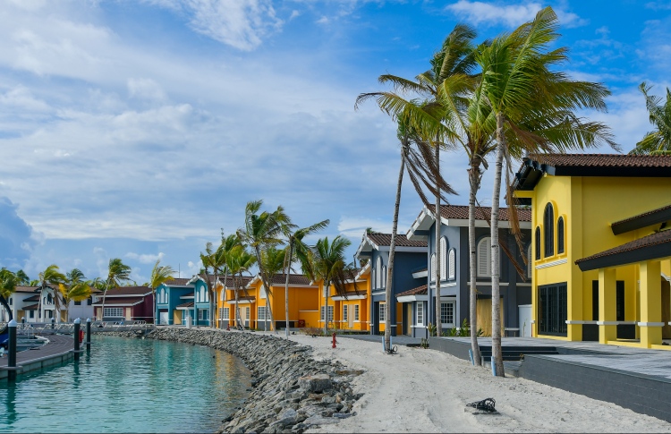 ބޯޑާ މައިލްސްގެ ފުރަތަމަ ޕާޓްނަރަކަށް ކްރޮސްރޯޑްސް