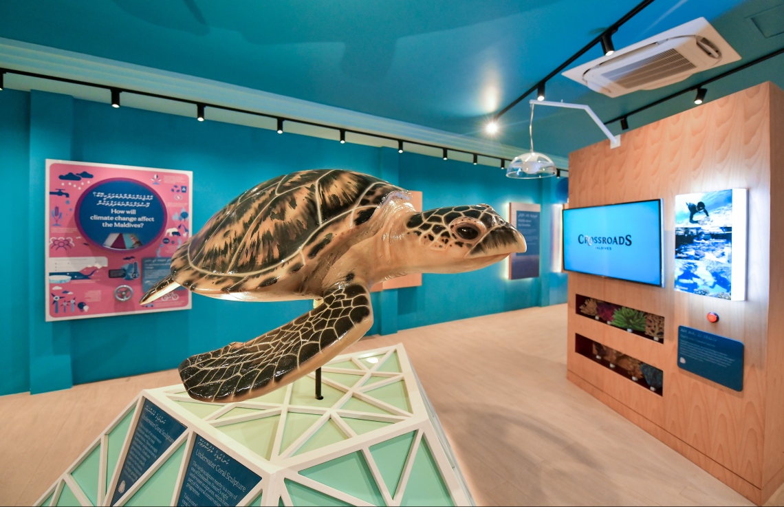 އެނބޫދޫ ފިނޮޅު: މޭ 25، 2019- ކްރޮސްރޯޑްސްގެ ނަމުގައި އެނބޫދޫ ފިނޮޅުގައި ތަރައްގީ ކުރާ ހާއްސަ ސަރަހައްދު ކްރޮސްރޯޑްސް މެރީނާގައި ހިމެނޭ މޯލްޑިވްސް ޑިސްކަވަރީ ސެންޓަރު---ފޮޓޯ: ހުސައިން ވަހީދު/މިހާރު