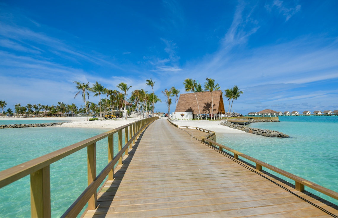 އެނބޫދޫ ފިނޮޅު: މޭ 25، 2019- ކްރޮސްރޯޑްސްގެ ނަމުގައި އެނބޫދޫ ފިނޮޅުގައި ތަރައްގީ ކުރާ ހާއްސަ ސަރަހައްދުގެ ހާޑް ރޮކް ރިސޯޓަށް ދާ ވޯކްވޭ---ފޮޓޯ: ހުސައިން ވަހީދު/މިހާރު