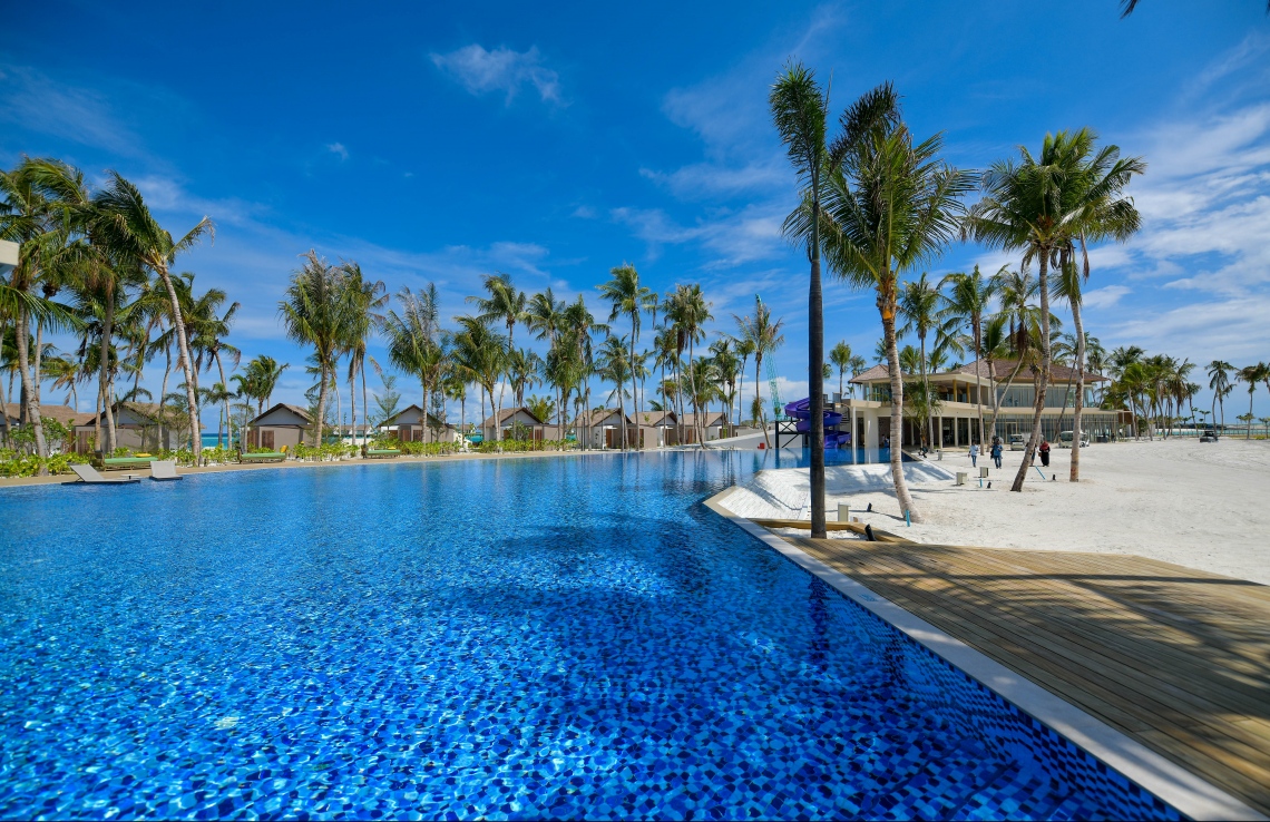 އެނބޫދޫ ފިނޮޅު: މޭ 25، 2019- ކްރޮސްރޯޑްސްގެ ނަމުގައި އެނބޫދޫ ފިނޮޅުގައި ތަރައްގީ ކުރާ ހާއްސަ ސަރަހައްދުގެ މެއިން ސްވިމިން ޕޫލް.---ފޮޓޯ: ހުސައިން ވަހީދު/މިހާރު