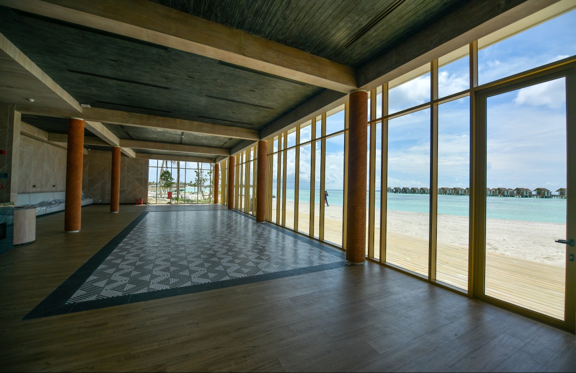 އެނބޫދޫ ފިނޮޅު: މޭ 25، 2019- ކްރޮސްރޯޑްސްގެ ނަމުގައި އެނބޫދޫ ފިނޮޅުގައި ތަރައްގީ ކުރާ ހާއްސަ ސަރަހައްދުގެ އިމާރާތެއް: ކޮންމެ އިމާރާތެއްވެސް ފަރުމާ ކޮށްފައިވަނީ މުޅިން ތަފާތު ކުލަތަކަކާއި ސިފަތަކެއް ހިމެނޭގޮތަށް.---ފޮޓޯ: ހުސައިން ވަހީދު/މިހާރު