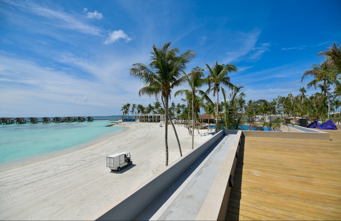 އެނބޫދޫ ފިނޮޅު: މޭ 25، 2019- ކްރޮސްރޯޑްސްގެ ނަމުގައި އެނބޫދޫ ފިނޮޅުގައި ތަރައްގީ ކުރާ ހާއްސަ ސަރަހައްދުގެ ބީޗް.---ފޮޓޯ: ހުސައިން ވަހީދު/މިހާރު