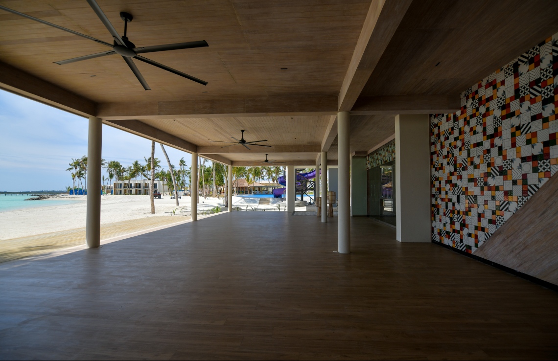 އެނބޫދޫ ފިނޮޅު: މޭ 25، 2019- ކްރޮސްރޯޑްސްގެ ނަމުގައި އެނބޫދޫ ފިނޮޅުގައި ތަރައްގީ ކުރާ ހާއްސަ ސަރަހައްދުގެ އިމާރާތެއްގެ އެތެރެ.---ފޮޓޯ: ހުސައިން ވަހީދު/މިހާރު