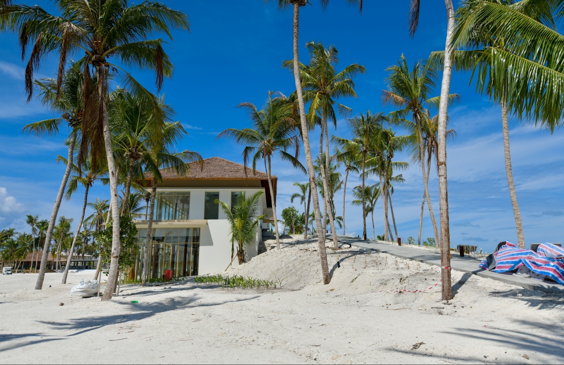 އެނބޫދޫ ފިނޮޅު: މޭ 25، 2019- ކްރޮސްރޯޑްސްގެ ނަމުގައި އެނބޫދޫ ފިނޮޅުގައި ތަރައްގީ ކުރާ ހާއްސަ ސަރަހައްދުގެ އިމާރާތެއް.---ފޮޓޯ: ހުސައިން ވަހީދު/މިހާރު