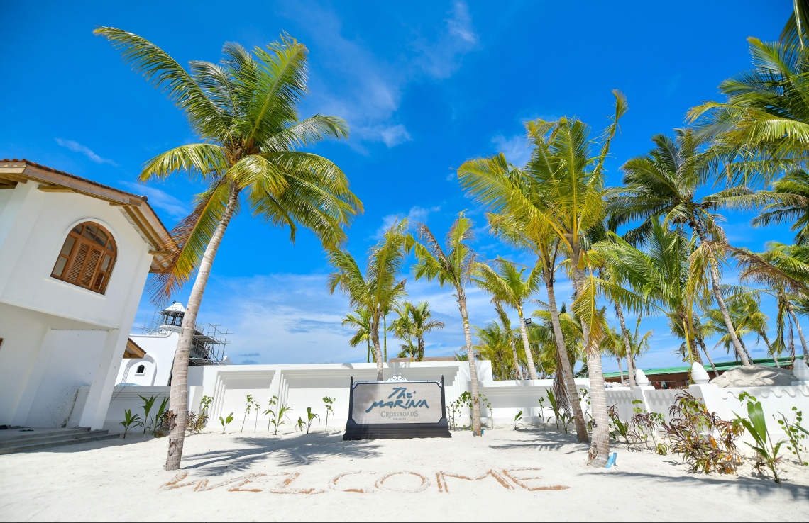 އެނބޫދޫ ފިނޮޅު: މޭ 25، 2019- ކްރޮސްރޯޑްސްގެ ނަމުގައި އެނބޫދޫ ފިނޮޅުގައި ތަރައްގީ ކުރާ ހާއްސަ ސަރަހައްދު "ދަ މެރީނާ" އަށް މަރުހަބާ ކިޔުމަށް ހަދާފައިވާ ތަންކޮޅެއް.---ފޮޓޯ: ހުސައިން ވަހީދު/މިހާރު