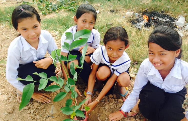 ފިލިޕިންސްގެ ދަރިވަރުން ގަސް އިންދުން ލާޒިމްކޮށްފި
