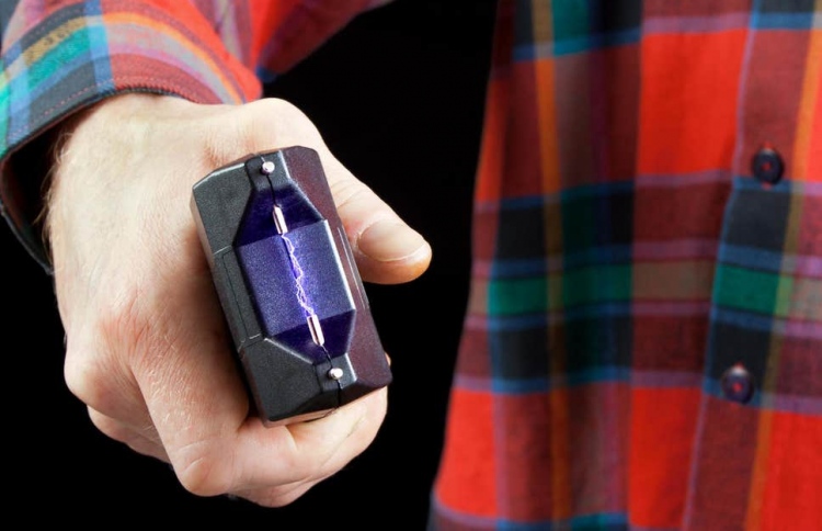 ސްޓަން ގަން އިން ދަރިންނަށް ބިރުދައްކާތީ ހައްޔަރުކޮށްފި