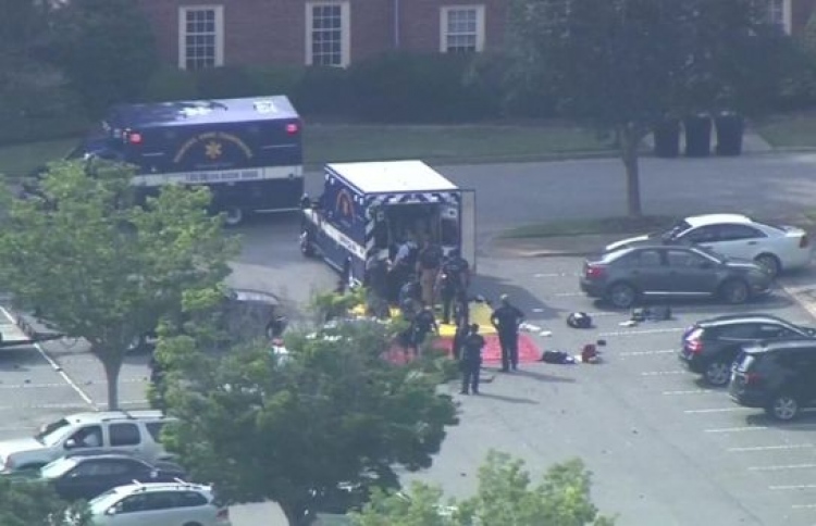 ނިއު ޔޯކްގައި ބަޑިޖަހައި 23 މީހަކު ޒަހަމްކޮށްލައިފި