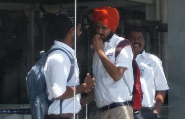 ޖީއެމްއާރުގެ ޓީމެއް އެއާޕޯޓުގައި؟!