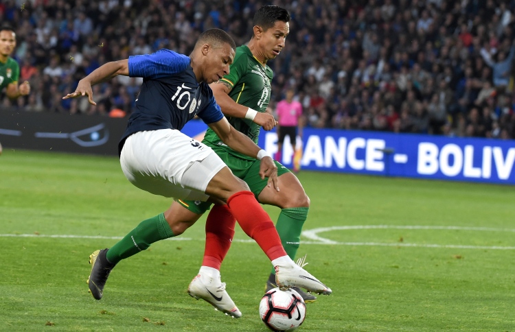 ފްރާންސް މޮޅުވިއިރު އެމްބާޕޭ އަށް އަނިޔާވެއްޖެ