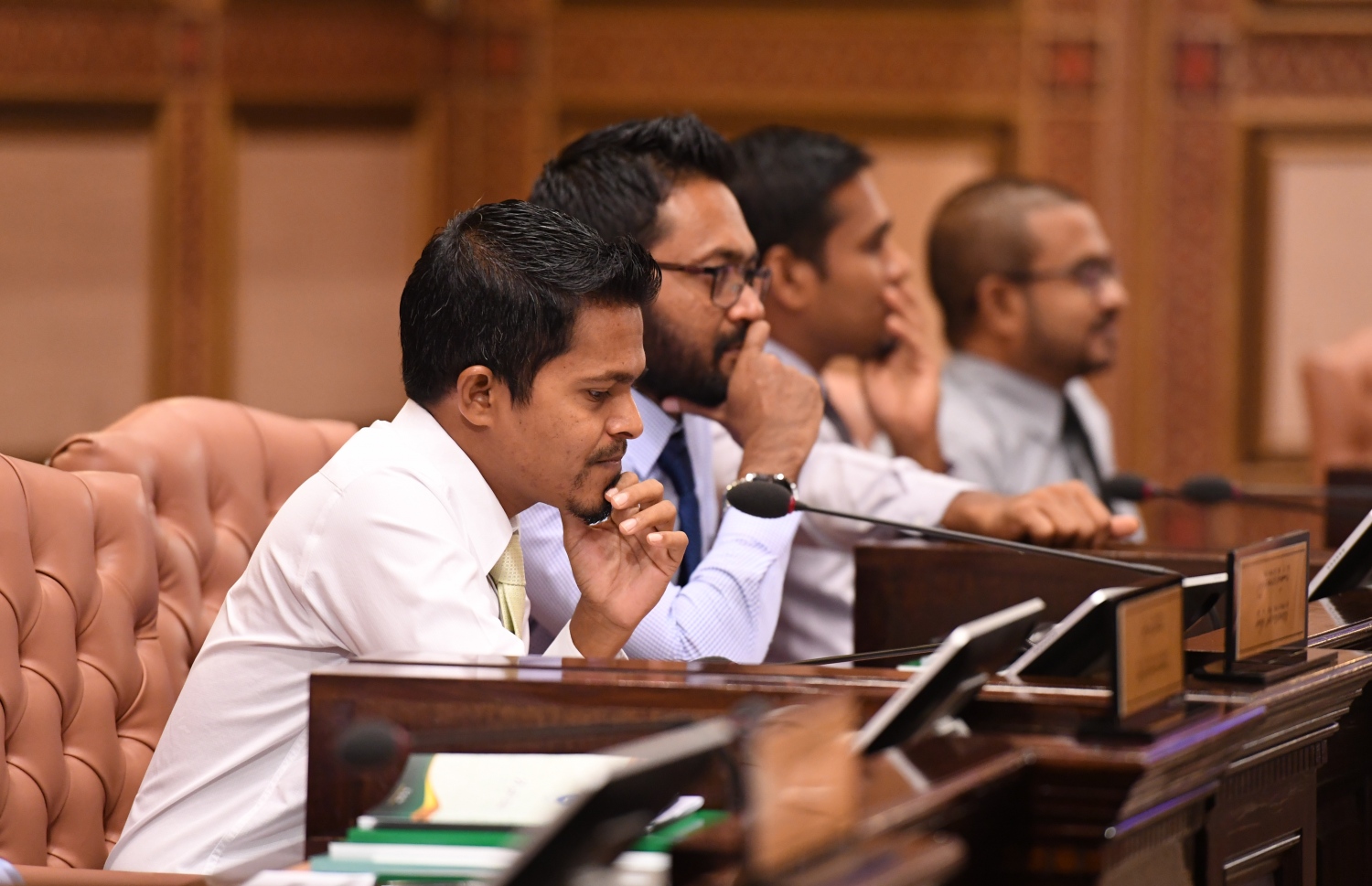 ރައްޔިތުންގެ މަޖިލިހުގެ އިއްޔެގެ ޖަލްސާގައި މެމްބަރުން ބައިވެރިވެޑައިގަންނަވަނީ. --- ފޮޓޯ: މަޖިލިސް