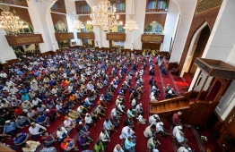 June 4, 2019, Male' City: Worshippers listen to the special sermon given on the morning of Eid al-Fitr. PHOTO: HUSSAIN WAHEED / MIHAARU