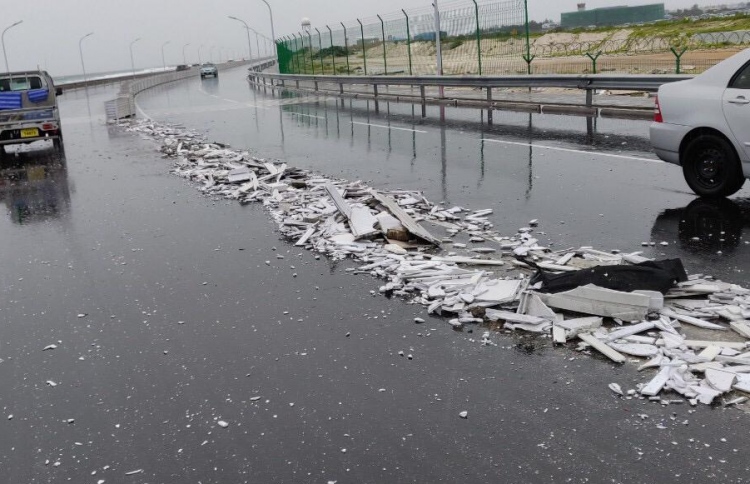 ތިން އެކްސިޑެންޓަކާ ގުޅިގެން ލައިސަންސް ހިފަހައްޓައިފި