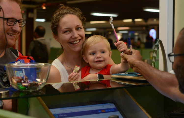 ގުޅުން ބަދަހިކުރަން އިމިގްރޭޝަނުން ހަދިޔާ ބަހައިފި