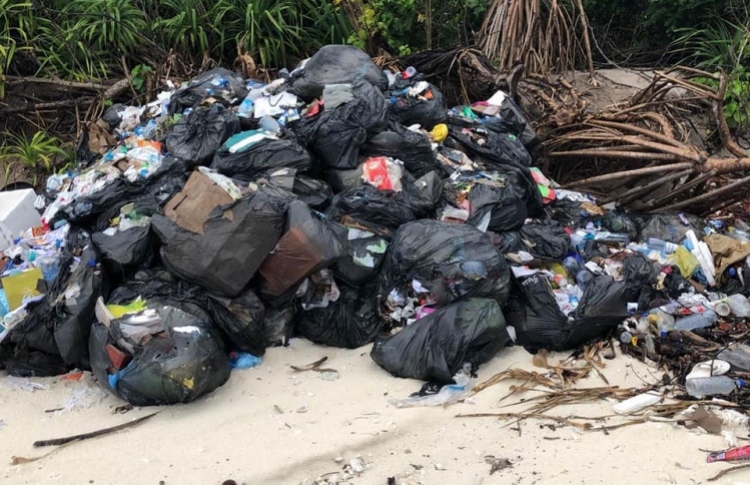 ފަޅުރަށުގައި ހުރީ އުކާނުލެވި ހުރި ކުނިތަކެއް: ރިސޯޓް