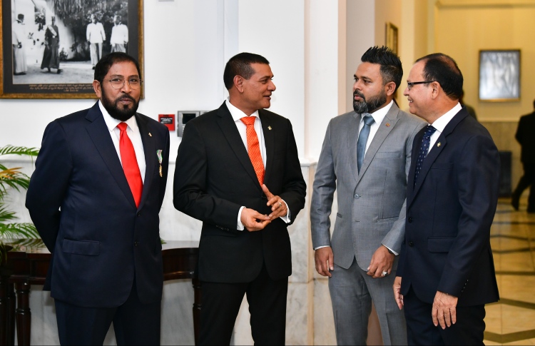 އަޅުގަނޑު ފިޔަވައި ލީޑަރަކު ތެދެއް ނުހައްދަވާ: ސިޔާމް