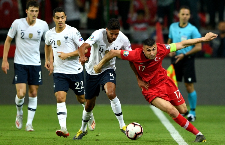 ތުރުކީން ދުނިޔޭގެ ޗެމްޕިއަަން ފްރާންސް ބަލިކޮށްފި