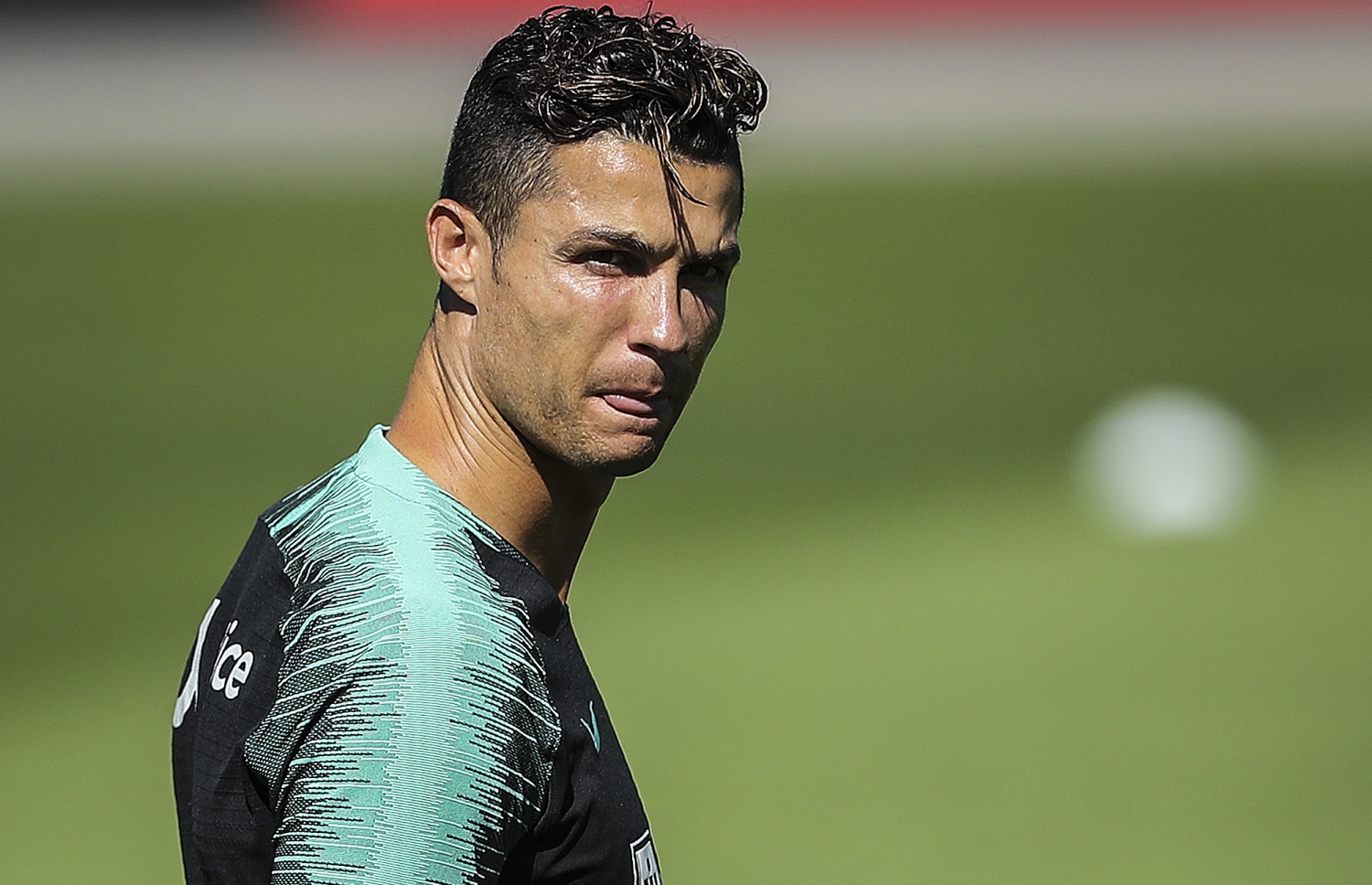 ޕޯޗުގަލްގެ ފަރިތަކުރުންތަކުގެ ތެރެއިން ރޮނާލްޑޯ.-- ފޮޓޯ: އޭއެފްޕީ