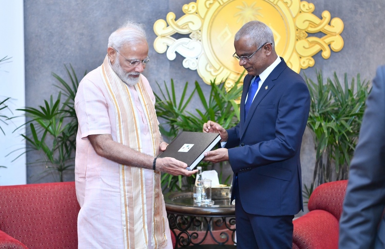 ކޮންމެ މީހަކު ދިނަސް ދަރަނި ވާނީ ދަރަންޏަށް