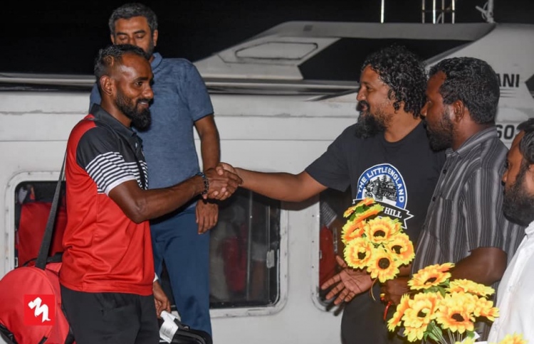 ޗެރިޓީ ޝީލްޑް މެޗަށް ދަތުރުފަތުރުގެ އުނދަގޫތަކެއް