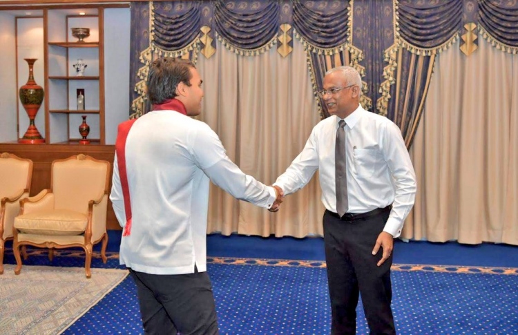 ރައީސް، ނަމާލްއާ ބައްދަލުކުރައްވައިފި