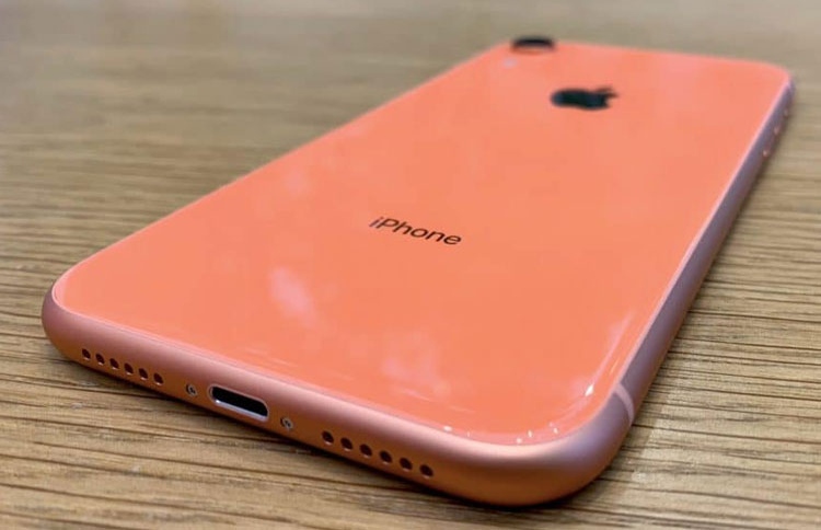 އައިފޯނުތަކުގެ ޗާޖިން ޕޯޓް ބަދަލުވަނީ