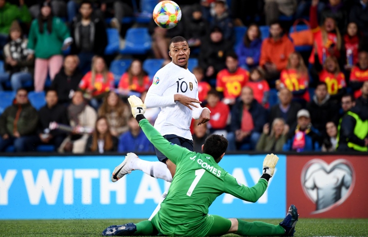 ފްރާންސާއި ޖަރުމަން އަދި އިޓަލީ އަށް މުހިއްމު މޮޅެއް