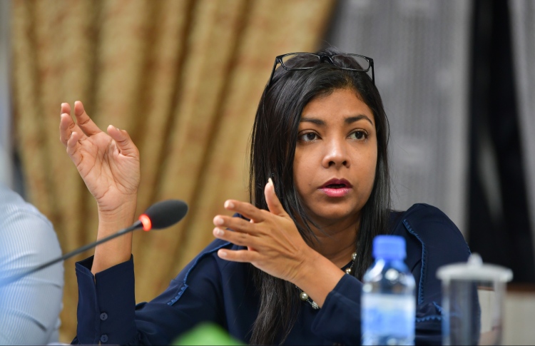 ޕީޕީއެމުން އެ އުޅެނީ ހަމަ ޖޭވެގެން: ރޮޒައިނާ