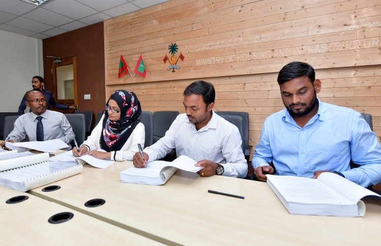 ނުވަ ރަށެއްގެ ފެނާއި ނަރުދަމާގެ މަސައްކަތް ހަވާލުކޮށްފި