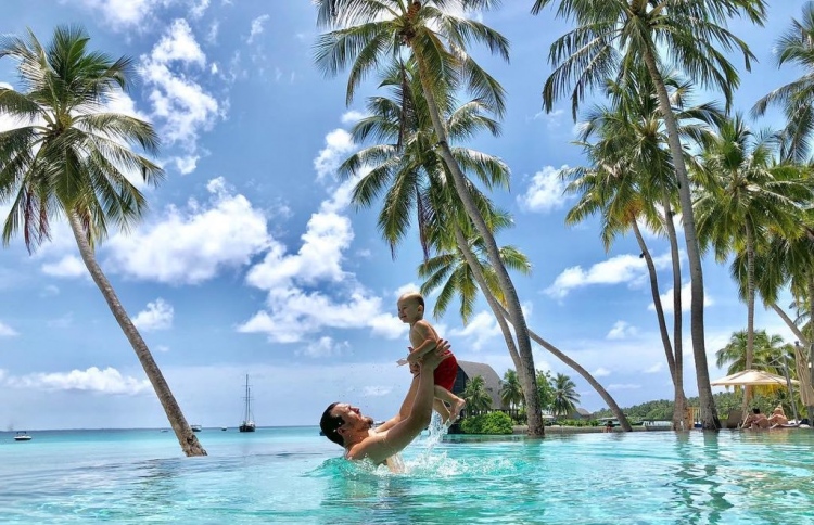 ޝަންގްރިއްލާގައި ޓޫރިސްޓަކު ގެނބިގެން މަރުވެއްޖެ