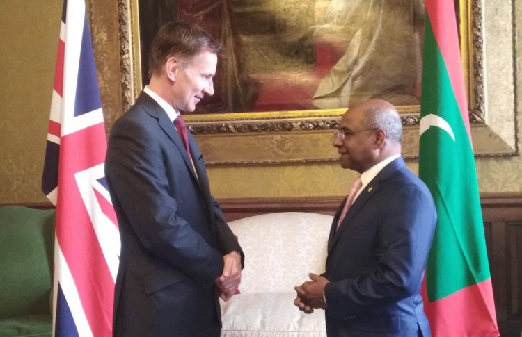 އިނގިރޭސި ފޮރިން މިނިސްޓަރާ ޝާހިދު މަޝްވަރާކުރައްވައިފި