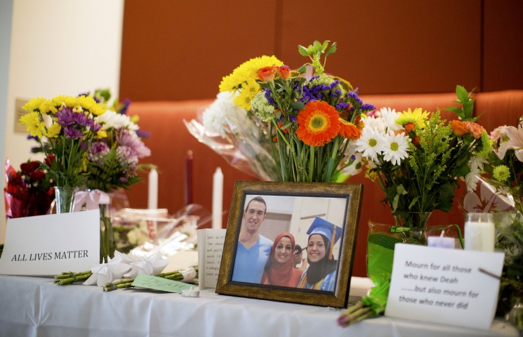 މުސްލިމް ތިން ދަރިވަރުން މަރާލިކަމަށް އެއްބަސްވެއްޖެ