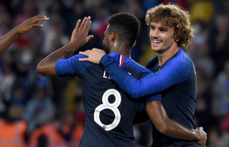 ގްރީޒްމަން ކުޅޭނީ ބާސެލޯނާ އަށް: އެތުލެޓިކޯ