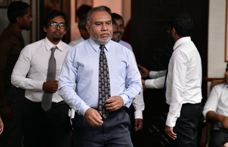 ފަނޑިޔާރު އަރީފު ވެސް ޖެހޭނީ ވަކިކުރަން!