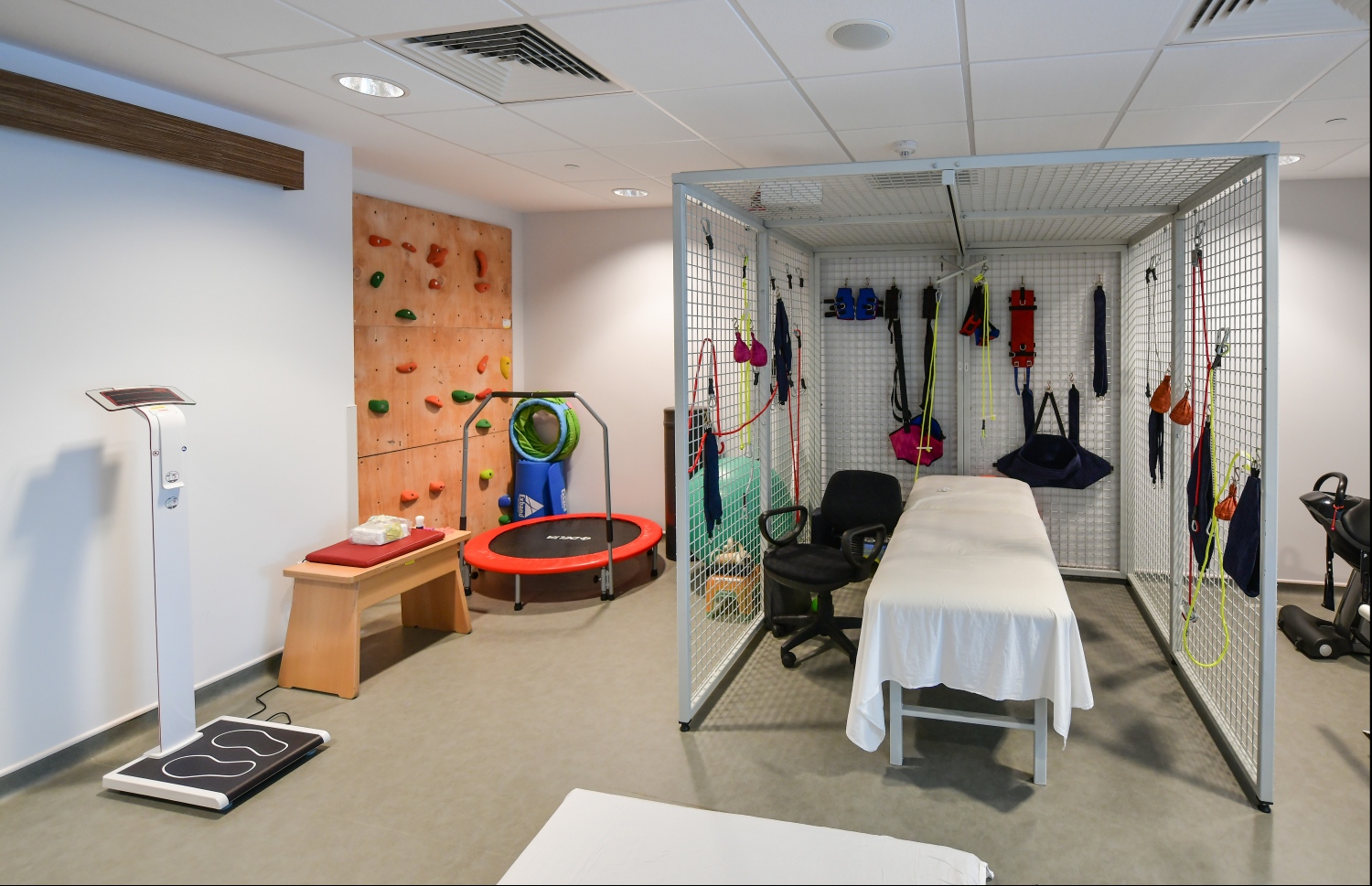 ކުޑަކުދިންނަށް ޚާއްސަކޮށްފައިވާ ޖިމް: މިތަނުގައި އޫގަލް ތެރަޕީ ފަށާފައިވާ އިރު މިއީ ވެސް މުޅިން އާ ޚިދުމަތެއް. --ފޮޓޯ: ހުސެއިން ވަހީދު/މިހާރު