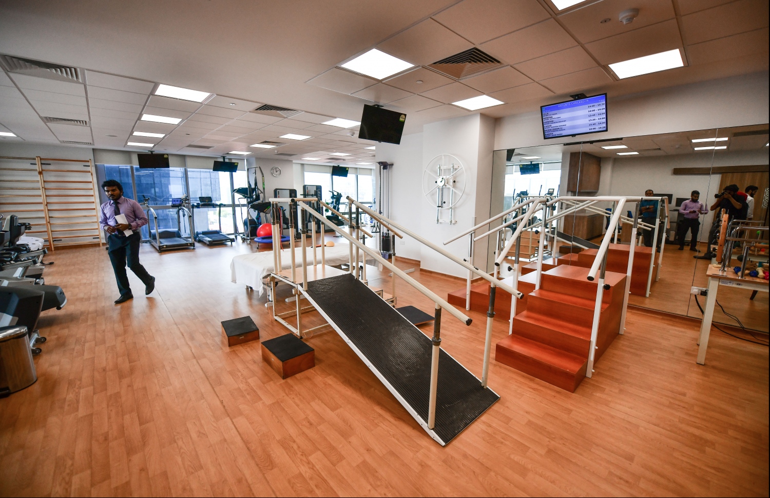 ދަރުމަވަންތަ ހޮސްޕިޓަލުގެ ފިޒިއޮތަރަޕީ ޖިމް. --ފޮޓޯ: ހުސެއިން ވަހީދު/މިހާރު