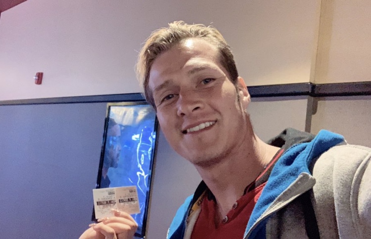 މި މީހާ އެވެންޖާޒް: އެންޑްގޭމް 114 ފަހަރު ބަލައިފި